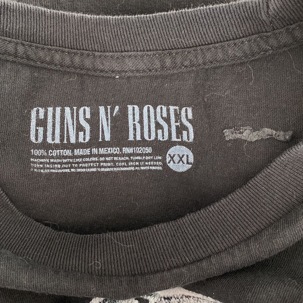 Guns n' Roses - Authentic Concert Tee, circa 2017 - Picture 9 of 9